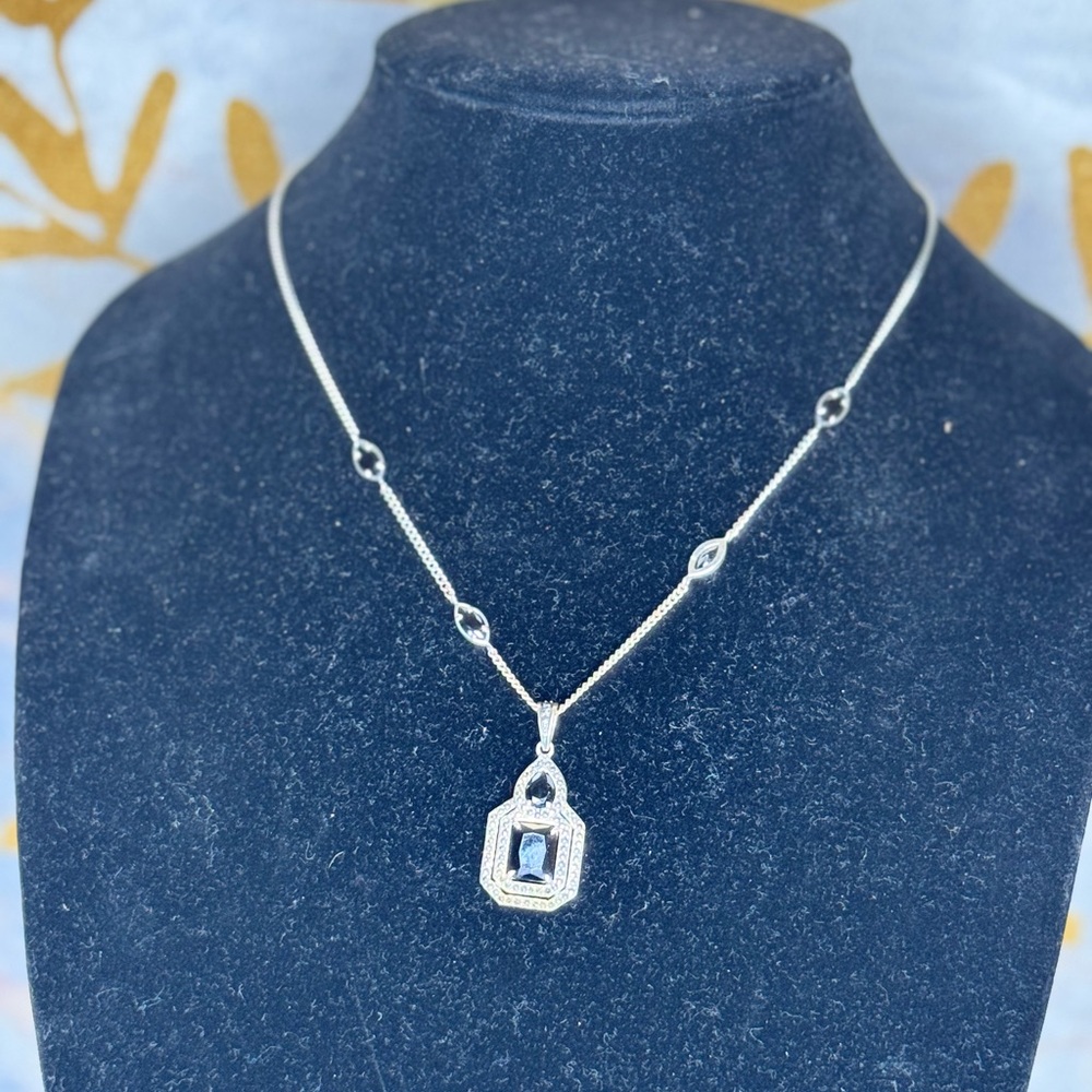 Silver Glamour Silver Necklace with Black Gemstone